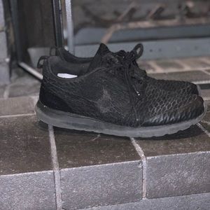 NIKE ROSHE NM FLYKNIT